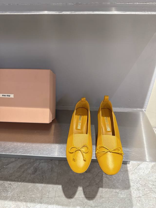 25Ss Autumn and Winter Catwalk Style Miumiu Miu Miu Round Toe Bow Single Shoes E