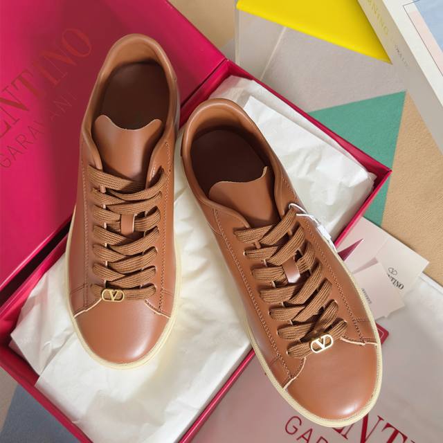 Top version: Couple's model Valentino Royco series couple's model cherry cat cas