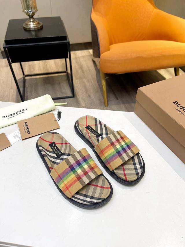 is out of stock, Burberry's classic popular rainbow plaid slippers are out of st