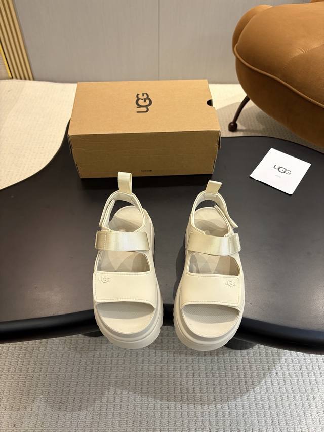Ugg's new gold Velcro sandals are full of vitality, and they are really cute and