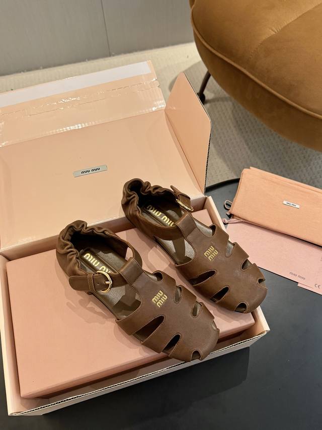 Airplane box exclusive top purchasing version Miu Miu 25Ss spring and summer cat