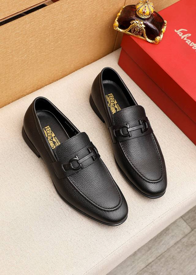 Product trademark: Ferragamo Salvatore Ferragamo casual leather shoes Regular si