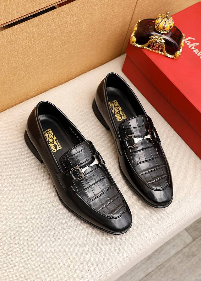 Product trademark: Ferragamo Salvatore Ferragamo casual leather shoes Regular si