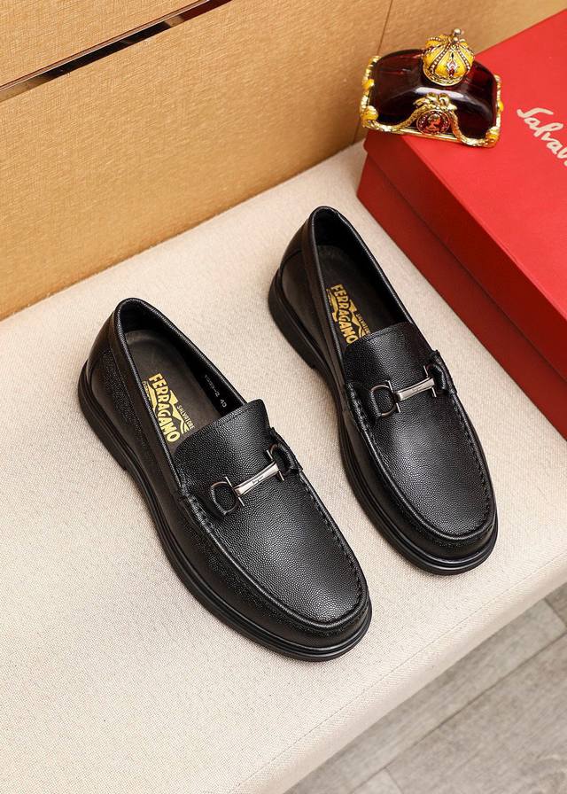 Product trademark: Ferragamo Salvatore Ferragamo casual leather shoes Regular si