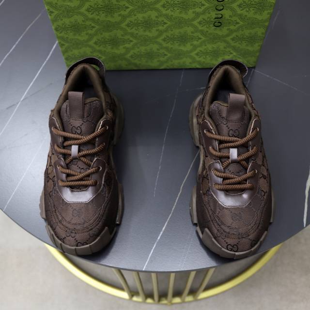 P: Gucci's style is novel and fashionable, the upper is made of imported cowhide