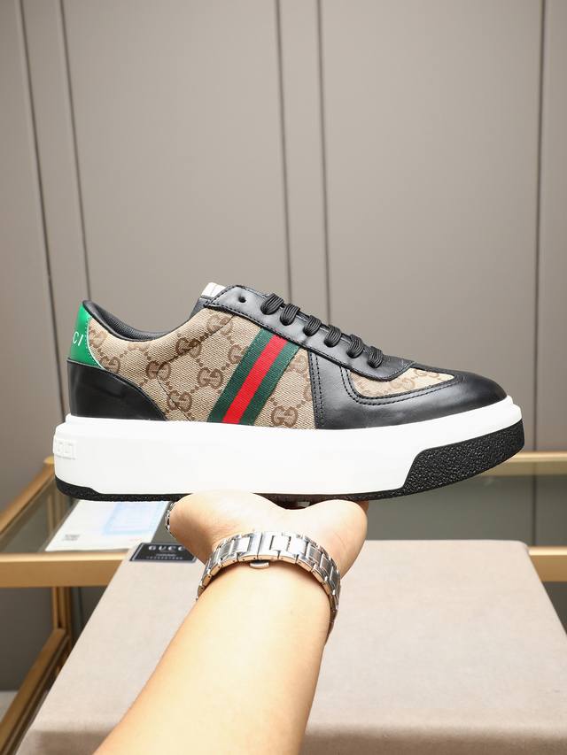 P New Gucci men's shoes are fashionable and trendy. They are made of washed calf