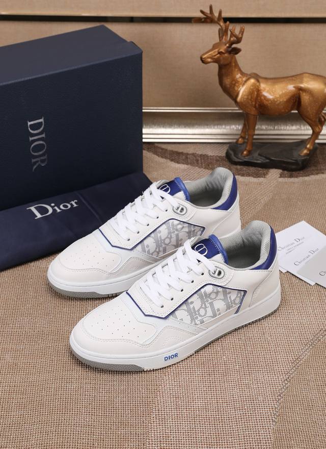 The new Dior low-top series continues Dior's classic style. Made of smooth cowhi
