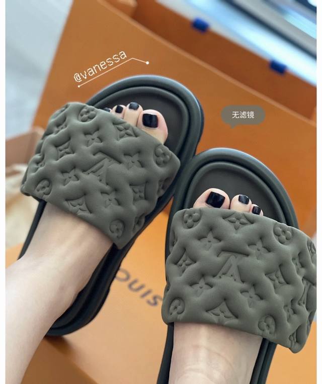 on feet Men's size 10 Lv Louis Vuitton Velcro slippers latest embossed slippers