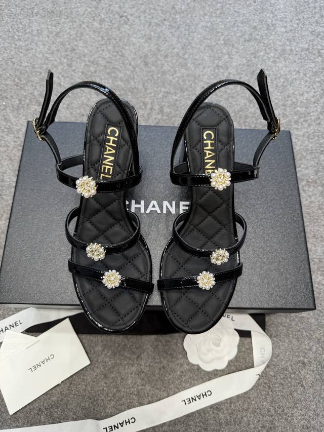 Sandals and boots Chane 2025 Chanel catwalk pearl buckle thick-heeled sandals Ch