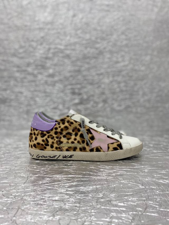 Golden Goose top version dirty shoes . Buy the latest original version from the