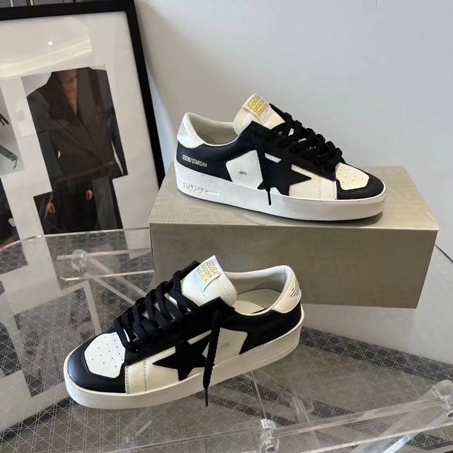 Long-term production. Order inquiry Black and white color matching sneakers coup