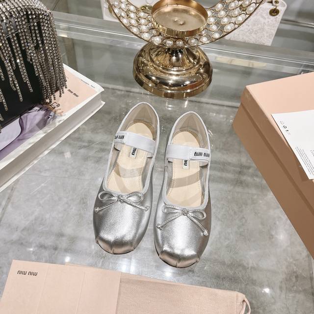 Price: New and new colors of Miu French fairy ballet shoes! It comes with beauty