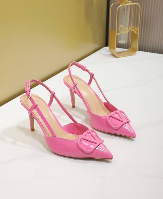 Instant price: Valentino sandals, heel height 8cm. Cowhide leather material, she