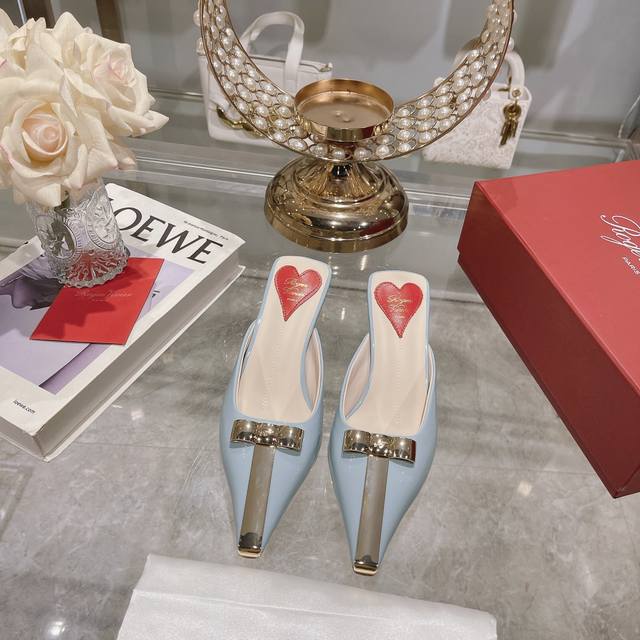 Price: * 24 Early spring new kitten heel shoes Virgule diamond buckle high heels