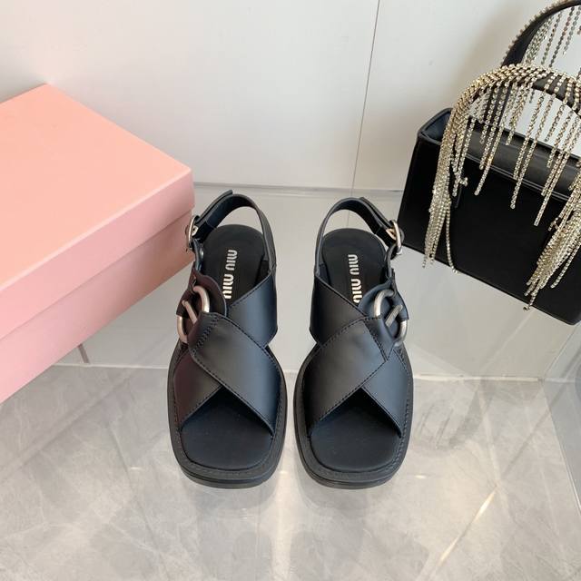 Price: Miumiu British minimalist motorcycle sandals with thick heels and round t