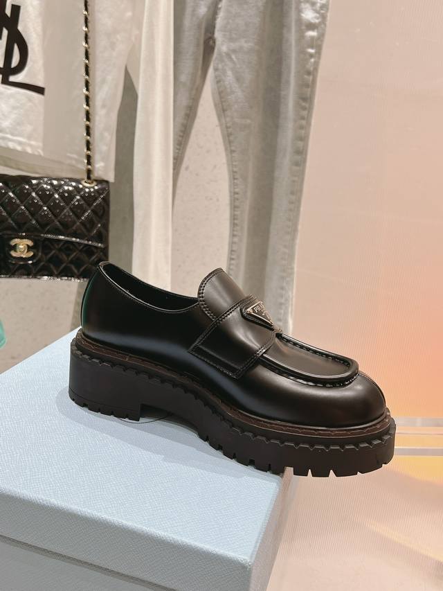 Top quality new product first release | Thick-soled retro triangle buckle busine