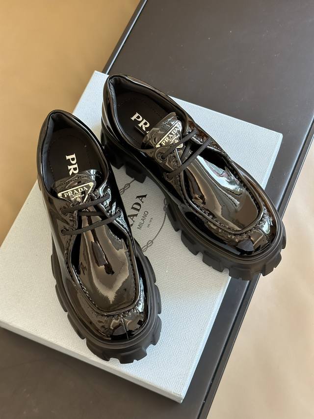 The latest thick-soled series is launched on Xiaohongshu, Ins and various social