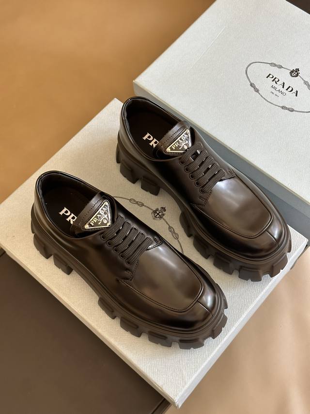 The latest thick-soled series has been launched on Xiaohongshu, Ins and various