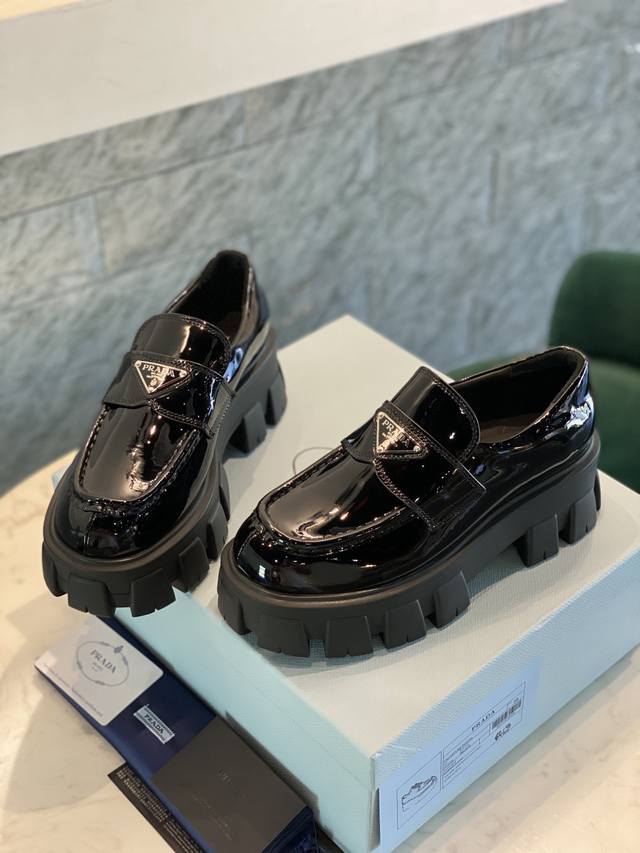 The latest thick-soled series has been launched on Xiaohongshu, Ins and other so