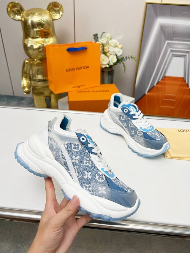 1:1 production of official website counter, catwalk models of major Internet cel