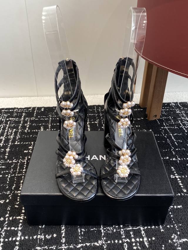 Purchasing-level sandals and boots Chanel 25Ss pearl camellia thick-heeled sanda