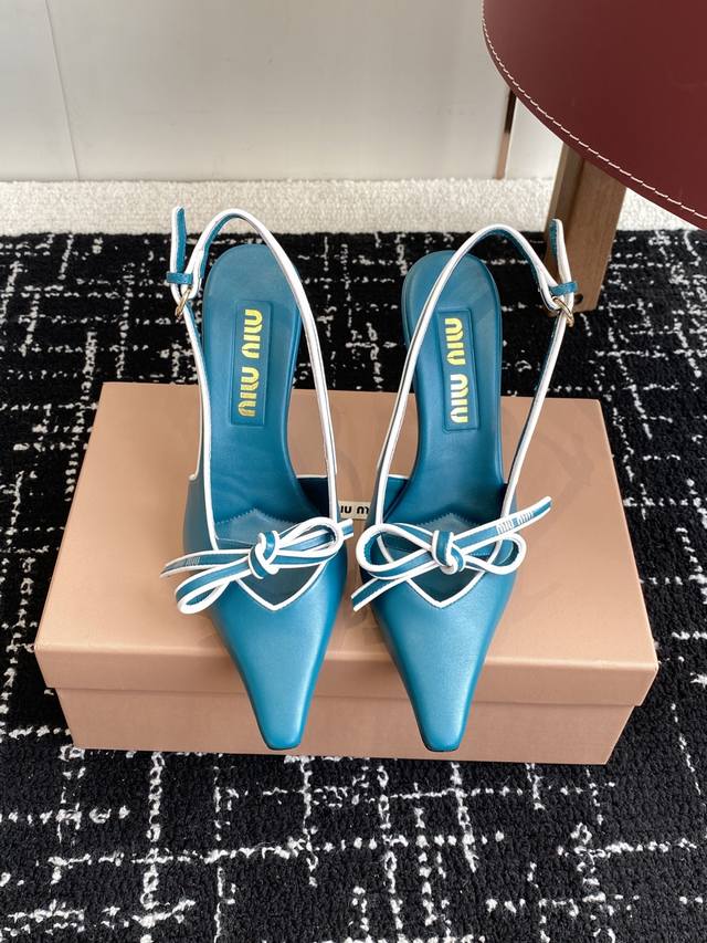 Purchasing-level Miu Miu 25 spring and summer new retro high-heeled sandals! Spr