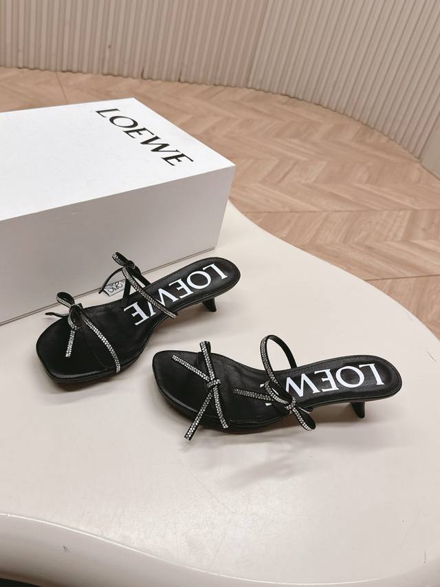 The latest Loewe 25Ss summer limited slippers are released. They are truly air-c