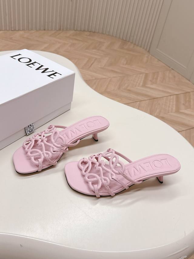 High heel model Loewe 25Ss new spring and summer slippers are crazy popular. The