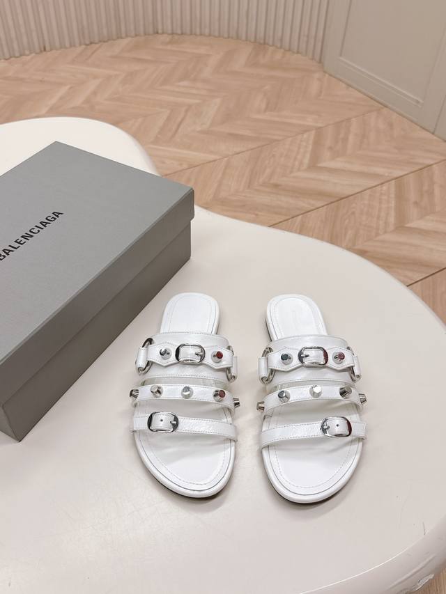 Balenciaga punk style sandals series flat model Balenciaga unique rivet elements