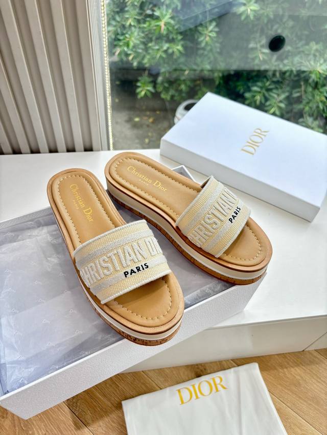 Purchasing-level G133 #Dior 2025 early spring new embroidery slippers that you w