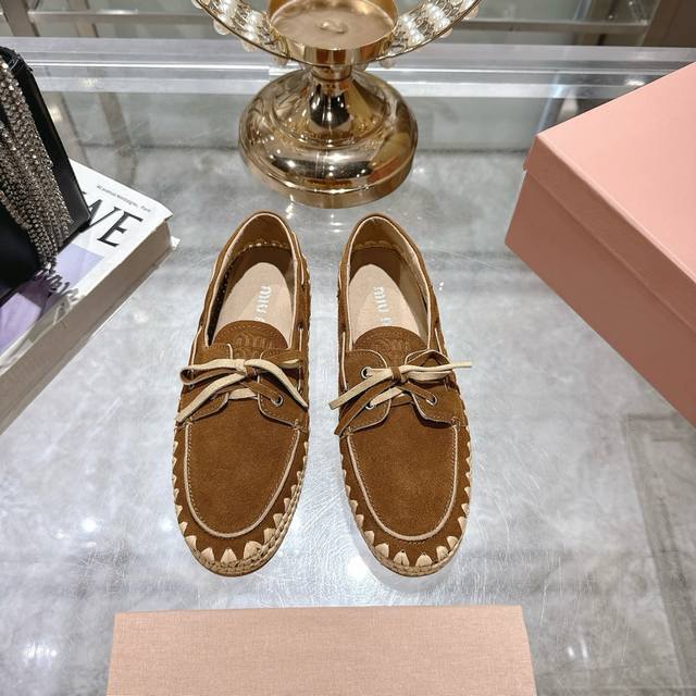 Factory Miu Miu new color eyelet flat shoes Miu Miu Miumiu catwalk new super com