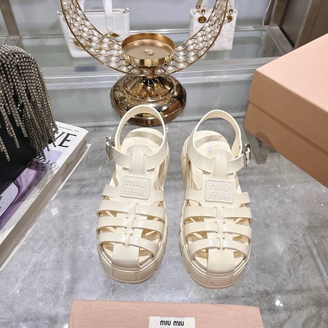 Clearance Clearance Out of stock New shoes Complete packaging Size 6 4 7 3 8 4 P