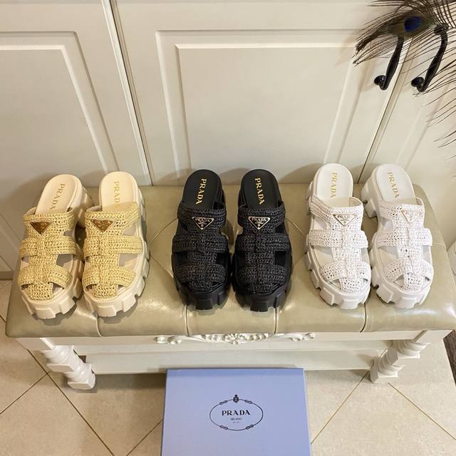Factory price P, Prada new thick-soled slippers, straw surface, sheepskin lining