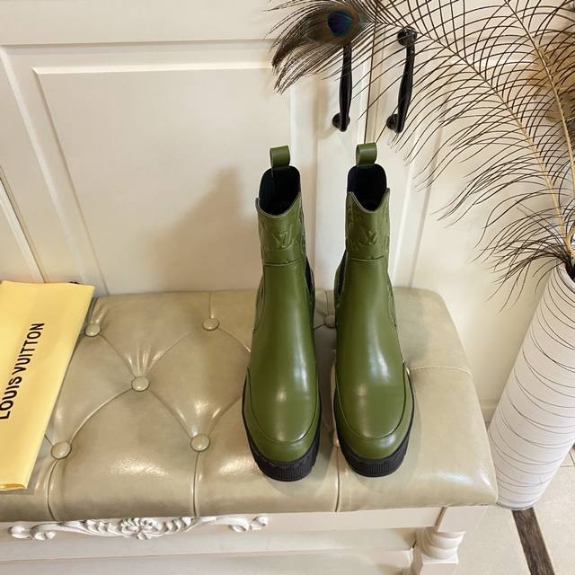 Factory price P, Louis Vuitton classic ankle boots, new color, cowhide upper, sh