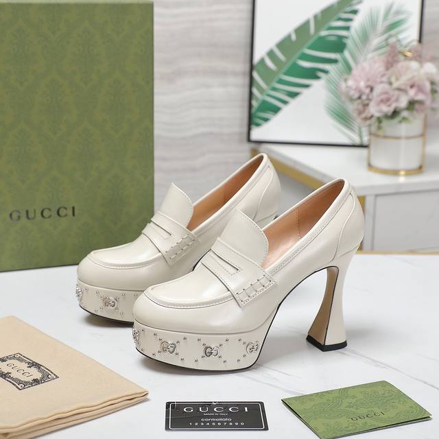 Highest version The latest catwalk model of Gucci single shoe series, original d