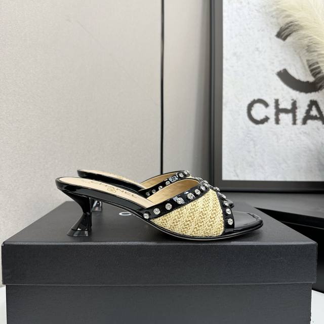 Chanel's new woven rhinestone low-heeled slippers Enter summer in one second wit