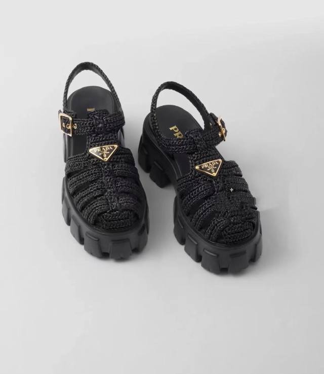 Prada super hot thick-soled sandals are super hot. The latest spring and summer