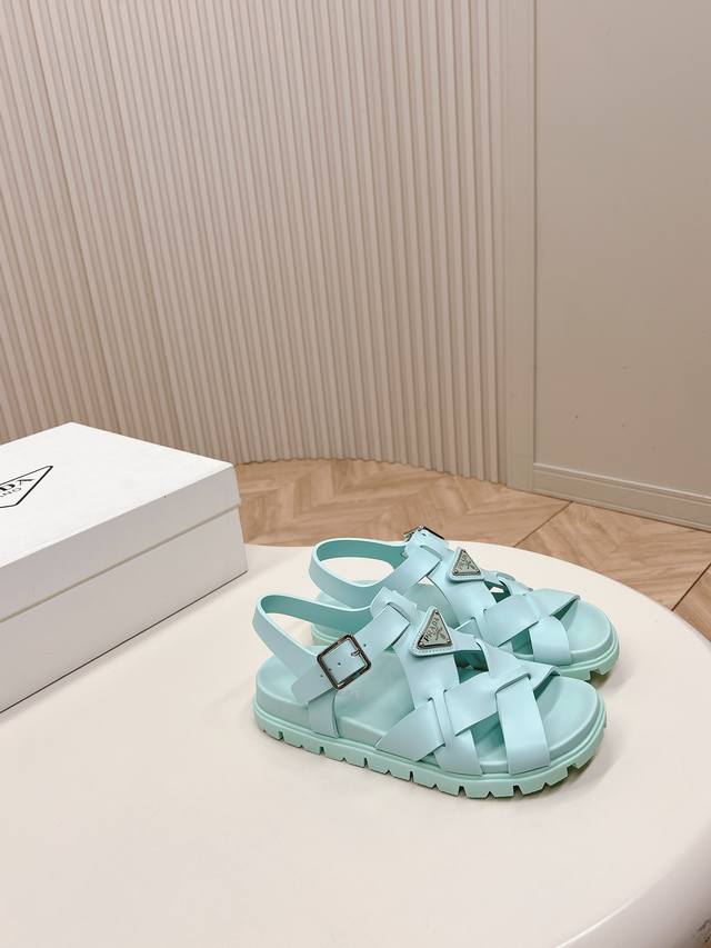 latest series! Prada's latest spring and summer sandals are the latest catwalk