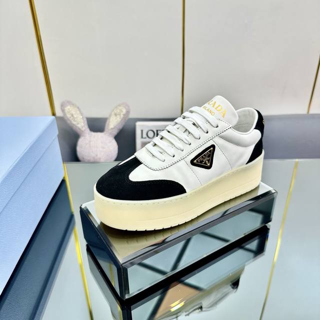 New Prada Prada counters are on sale simultaneously. Original molded non-slip ou