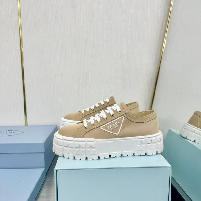Prada Autumn and Winter New Upper: washed canvas, sheepskin lining The latest th