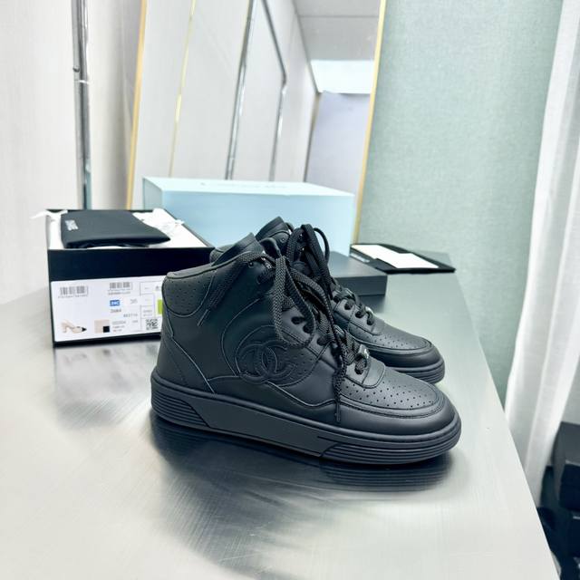 Chanel thick-soled high-top panda sneakers Panda biscuit shoes Chanel Ss popular