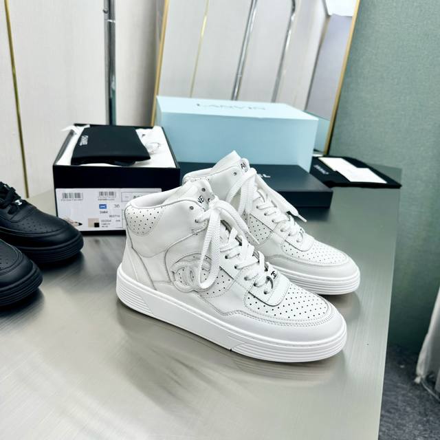 Chanel thick-soled high-top panda sneakers Panda biscuit shoes Chanel Ss popular