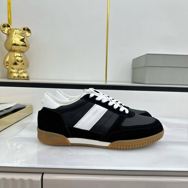 Factory Price Pp Tomford new couple casual sports shoes, imported suede material