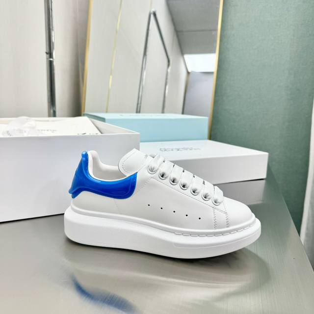 Couple's model Top version The latest McQueen white shoes are a perfect 1:1 repl
