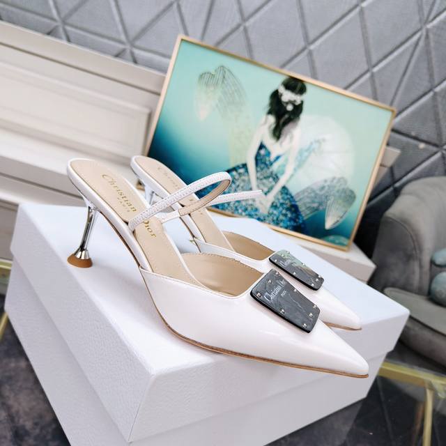 20 24Ss Dior's latest spring pointed high-heeled slippers What shoes can make yo