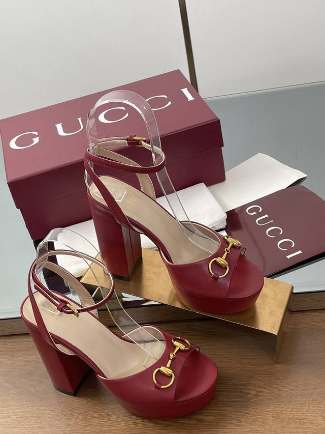 Gucci's new spring and summer waterproof platform saddle buckle horsebit wristba