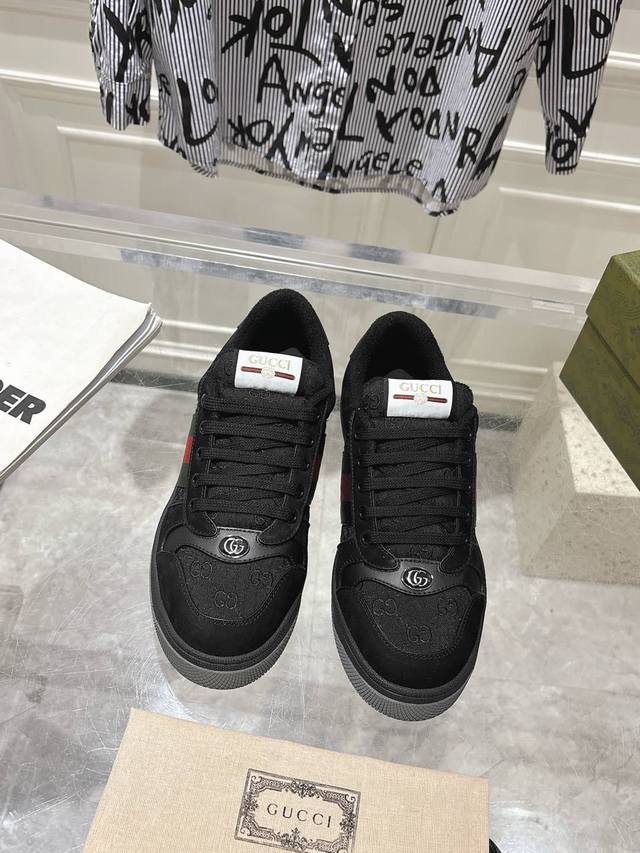 The latest upgraded version of the Gucc* Gg Screener series of sports shoes. The