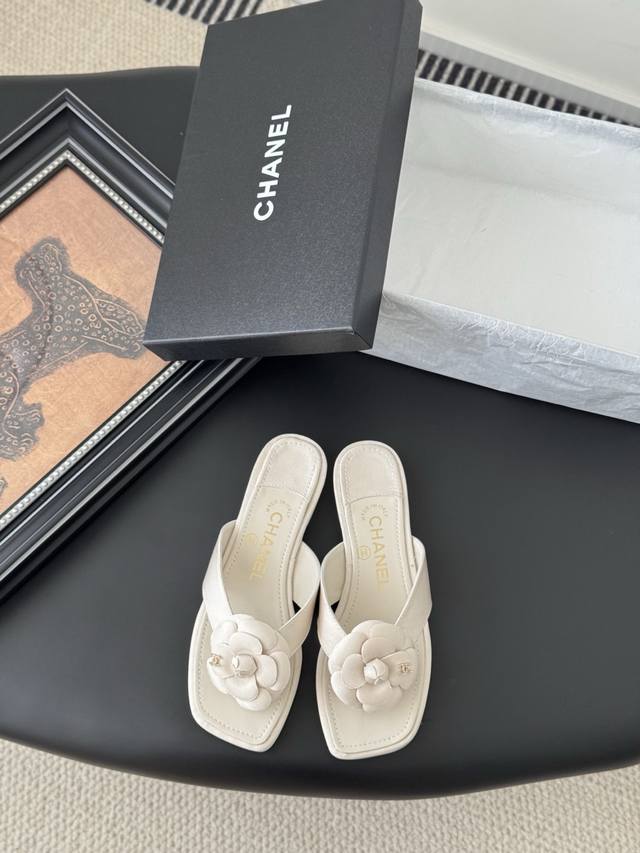 Chanel 25K Spring and Summer New Camellia Slippers Series This season's Camellia