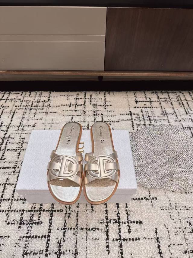 Dior slippers, a must-have for casual wear! Concave and convex with logo
