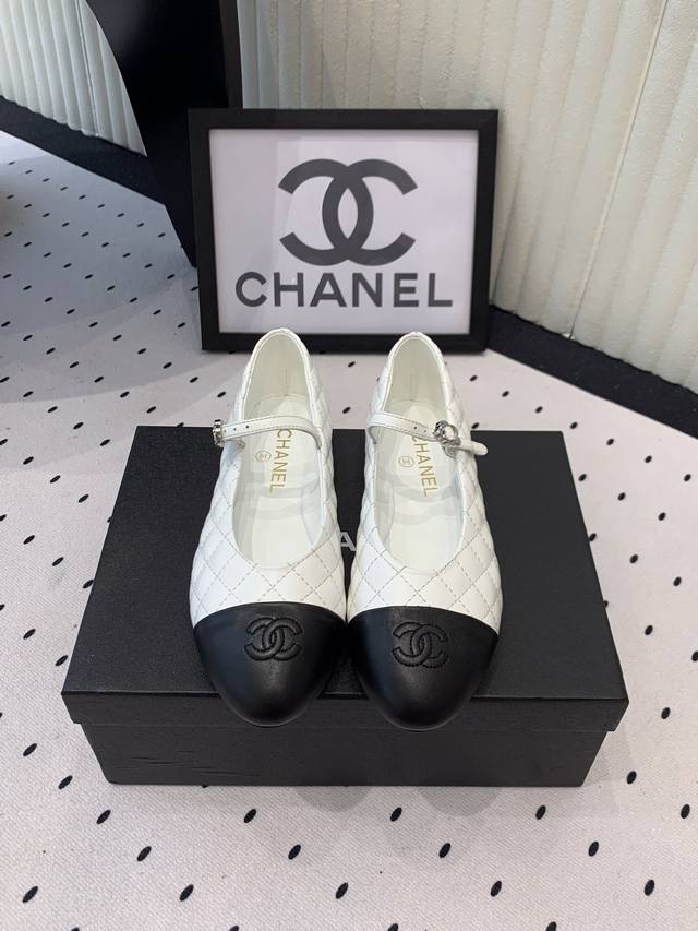Chanel's new single shoes are worn by many celebrities and internet celebrities.
